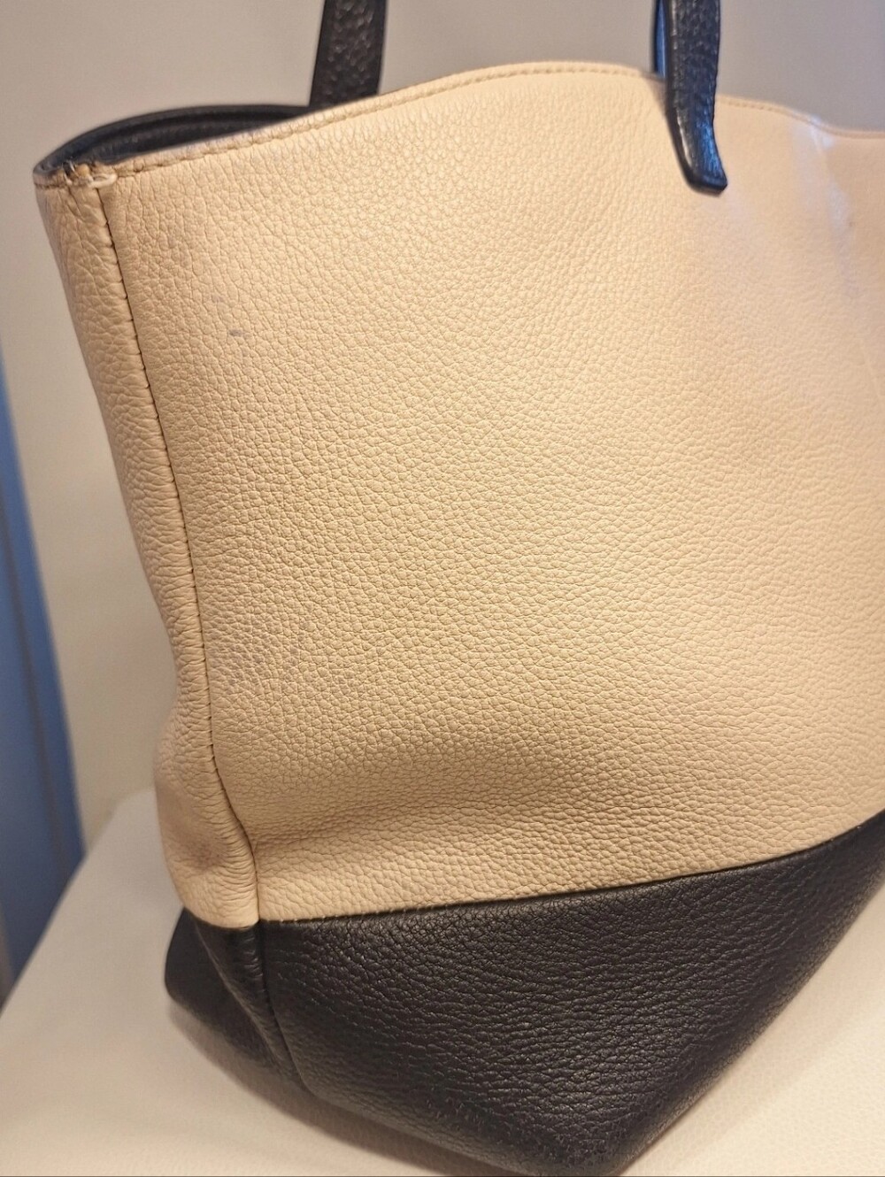 Karl Lagerfeld Paris Black & Cream Leather Tote EUC - Picture 3 of 8